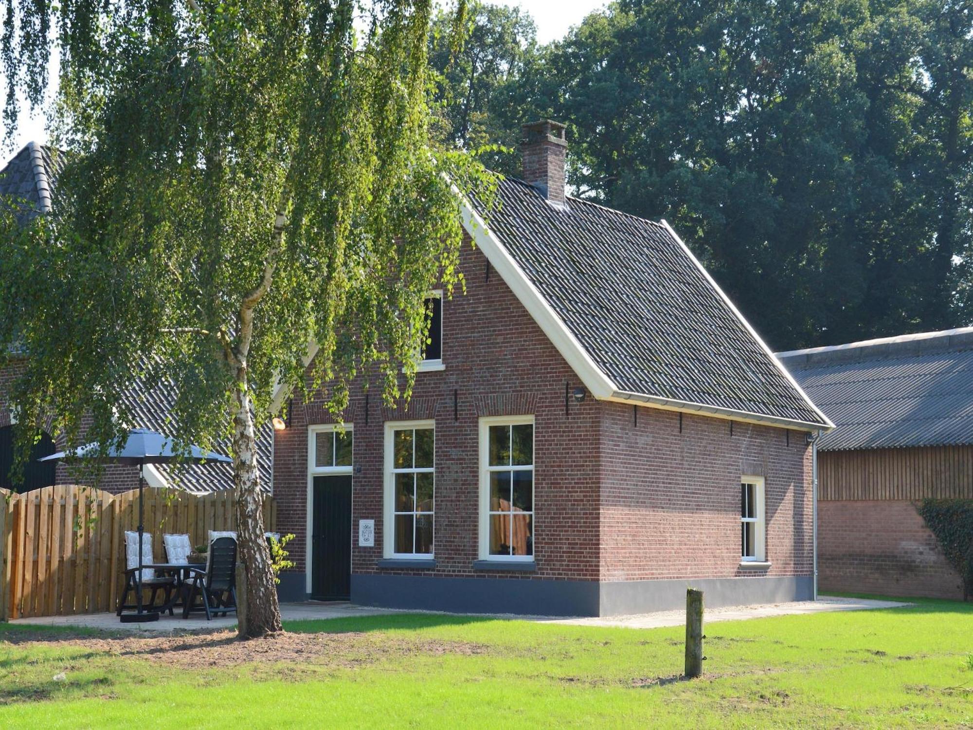 Quaint Farmhouse In Geesteren With Meadow View Exterior photo
